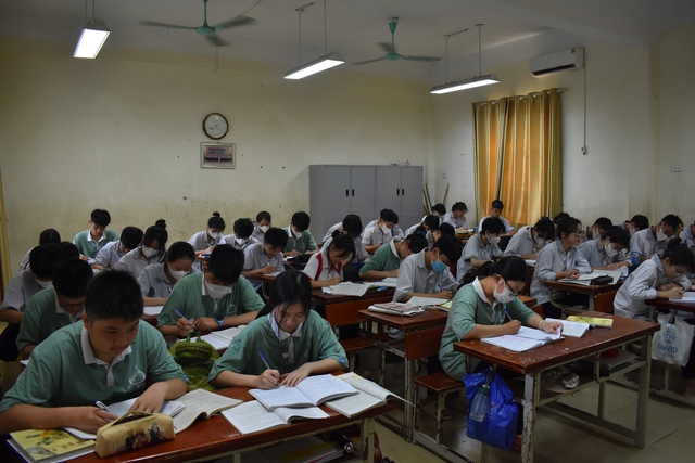 Các trường THCS trên địa bàn Huyện: Tăng tôc ôn luyên cho hoc sinh thi tuyên vao lớp 10 năm học 2023 - 2024 - Ảnh 1. Các trường THCS trên địa bàn Huyện: Tăng tôc ôn luyên cho hoc sinh thi tuyên vao lớp 10 năm học 2023 - 2024 - Ảnh 1.