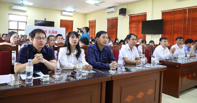 Ngân hàng TMCP Đầu tư và Phát triển Việt Nam chi nhánh Quang Minh: Tiếp sức học sinh nghèo đến trường - Ảnh 1.