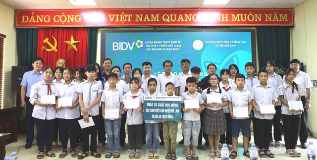 Ngân hàng TMCP Đầu tư và Phát triển Việt Nam chi nhánh Quang Minh: Tiếp sức học sinh nghèo đến trường - Ảnh 4.