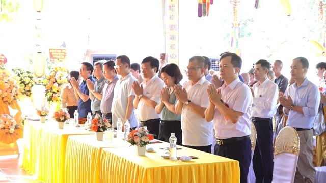Ban Trị sự Giáo hội Phật giáo Việt Nam huyện Mê Linh trang nghiêm tổ chức Đại Lễ Phật đản Phật lịch 2567 - Dương lịch 2023 tại chùa Khai Quang - Ảnh 1.