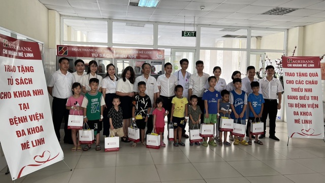 Agribank chi nhánh Mê Linh tặng quà cho bệnh nhi nhân dịp quốc tế Thiếu nhi 01/6 - Ảnh 1.