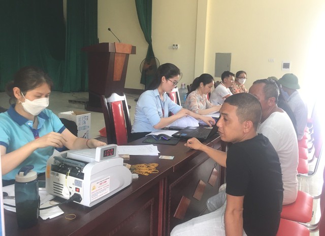 Mê Linh: 434 hộ dân xã Văn Khê được nhận kinh phí bồi thường, hỗ trợ giải phóng mặt bằng dự án đường Vành đai 4 - Vùng Thủ đô - Ảnh 1. Mê Linh: 434 hộ dân xã Văn Khê được nhận kinh phí bồi thường, hỗ trợ giải phóng mặt bằng dự án đường Vành đai 4 - Vùng Thủ đô - Ảnh 1.