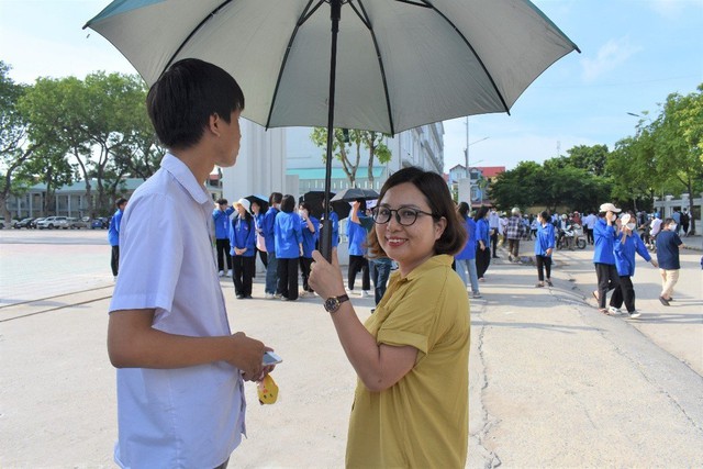 Kỳ thi tốt nghiệp THPT năm 2023: Thí sinh Mê Linh tự tin sau ngày thi đầu tiên - Ảnh 3. Kỳ thi tốt nghiệp THPT năm 2023: Thí sinh Mê Linh tự tin sau ngày thi đầu tiên - Ảnh 3.