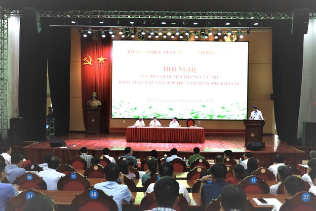 Đại biểu Quốc hội Thành phố tiếp xúc cử tri huyện Mê Linh và huyện Sóc Sơn - Ảnh 1. Đại biểu Quốc hội Thành phố tiếp xúc cử tri huyện Mê Linh và huyện Sóc Sơn - Ảnh 1.