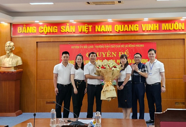 Bồi dưỡng kiến thức thực tế cho học viên lớp Trung cấp Chính trị - Ảnh 1. Bồi dưỡng kiến thức thực tế cho học viên lớp Trung cấp Chính trị - Ảnh 1.