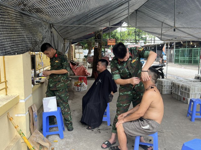 Gặp mặt cán bộ, chiến sỹ Tiểu đoàn Trinh sát 20- Bộ Tư lệnh Thủ đô Hà Nội về làm công tác dân vận tại xã Thanh Lâm- huyện Mê Linh- TP. Hà Nội - Ảnh 7. Gặp mặt cán bộ, chiến sỹ Tiểu đoàn Trinh sát 20- Bộ Tư lệnh Thủ đô Hà Nội về làm công tác dân vận tại xã Thanh Lâm- huyện Mê Linh- TP. Hà Nội - Ảnh 7.