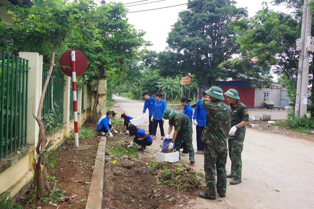 Gặp mặt cán bộ, chiến sỹ Tiểu đoàn Trinh sát 20- Bộ Tư lệnh Thủ đô Hà Nội về làm công tác dân vận tại xã Thanh Lâm- huyện Mê Linh- TP. Hà Nội - Ảnh 8. Gặp mặt cán bộ, chiến sỹ Tiểu đoàn Trinh sát 20- Bộ Tư lệnh Thủ đô Hà Nội về làm công tác dân vận tại xã Thanh Lâm- huyện Mê Linh- TP. Hà Nội - Ảnh 8.