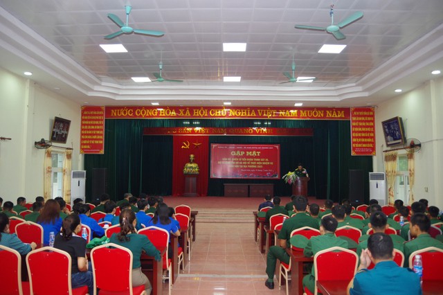 Gặp mặt cán bộ, chiến sỹ Tiểu đoàn Trinh sát 20- Bộ Tư lệnh Thủ đô Hà Nội về làm công tác dân vận tại xã Thanh Lâm- huyện Mê Linh- TP. Hà Nội - Ảnh 1. Gặp mặt cán bộ, chiến sỹ Tiểu đoàn Trinh sát 20- Bộ Tư lệnh Thủ đô Hà Nội về làm công tác dân vận tại xã Thanh Lâm- huyện Mê Linh- TP. Hà Nội - Ảnh 1.