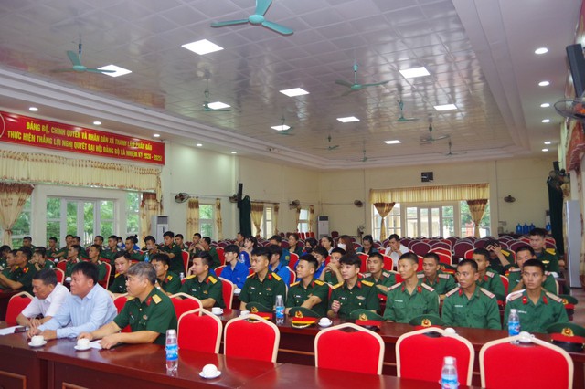 Gặp mặt cán bộ, chiến sỹ Tiểu đoàn Trinh sát 20- Bộ Tư lệnh Thủ đô Hà Nội về làm công tác dân vận tại xã Thanh Lâm- huyện Mê Linh- TP. Hà Nội - Ảnh 5. Gặp mặt cán bộ, chiến sỹ Tiểu đoàn Trinh sát 20- Bộ Tư lệnh Thủ đô Hà Nội về làm công tác dân vận tại xã Thanh Lâm- huyện Mê Linh- TP. Hà Nội - Ảnh 5.