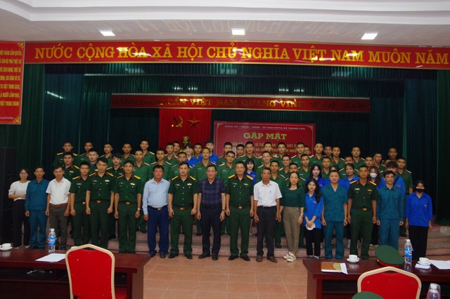 Gặp mặt cán bộ, chiến sỹ Tiểu đoàn Trinh sát 20- Bộ Tư lệnh Thủ đô Hà Nội về làm công tác dân vận tại xã Thanh Lâm- huyện Mê Linh- TP. Hà Nội - Ảnh 4. Gặp mặt cán bộ, chiến sỹ Tiểu đoàn Trinh sát 20- Bộ Tư lệnh Thủ đô Hà Nội về làm công tác dân vận tại xã Thanh Lâm- huyện Mê Linh- TP. Hà Nội - Ảnh 4.