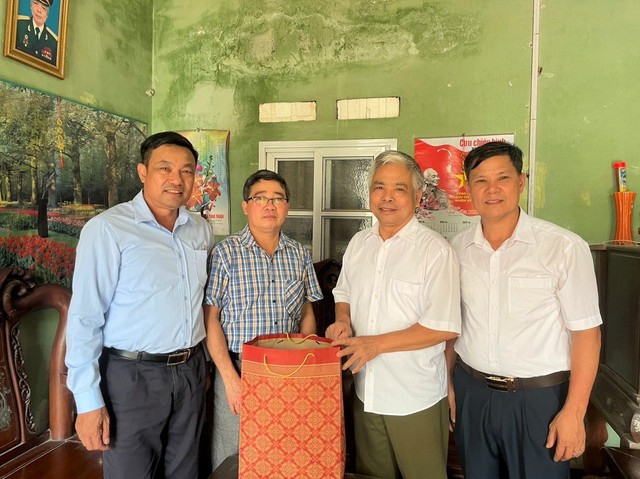Huyện Mê Linh: Tiếp nối các hoạt động hướng tới Kỷ niệm 76 năm Ngày Thương binh - Liệt sĩ - Ảnh 4. Huyện Mê Linh: Tiếp nối các hoạt động hướng tới Kỷ niệm 76 năm Ngày Thương binh - Liệt sĩ - Ảnh 4.