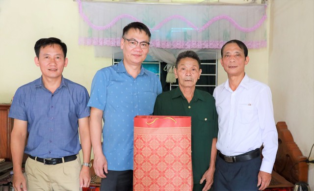 Huyện Mê Linh: Tiếp nối các hoạt động hướng tới Kỷ niệm 76 năm Ngày Thương binh - Liệt sĩ - Ảnh 1. Huyện Mê Linh: Tiếp nối các hoạt động hướng tới Kỷ niệm 76 năm Ngày Thương binh - Liệt sĩ - Ảnh 1.