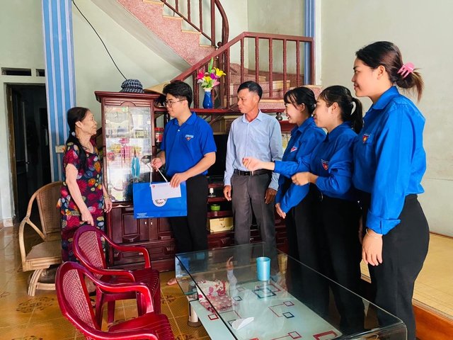 ĐOÀN XÃ TIỀN PHONG PHÁT HUY TRUYỀN THỐNG "UỐNG NƯỚC NHỚ NGUỒN" - Ảnh 9. ĐOÀN XÃ TIỀN PHONG PHÁT HUY TRUYỀN THỐNG "UỐNG NƯỚC NHỚ NGUỒN" - Ảnh 9.