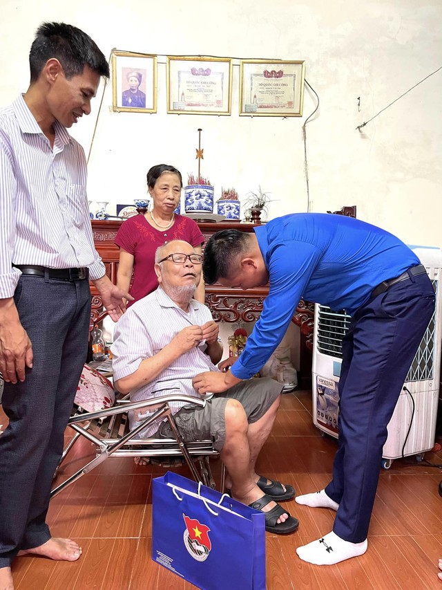 ĐOÀN XÃ TIỀN PHONG PHÁT HUY TRUYỀN THỐNG "UỐNG NƯỚC NHỚ NGUỒN" - Ảnh 4. ĐOÀN XÃ TIỀN PHONG PHÁT HUY TRUYỀN THỐNG "UỐNG NƯỚC NHỚ NGUỒN" - Ảnh 4.
