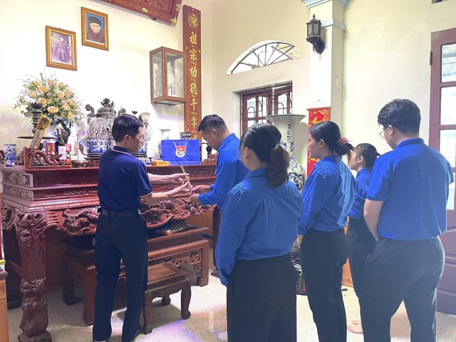 ĐOÀN XÃ TIỀN PHONG PHÁT HUY TRUYỀN THỐNG "UỐNG NƯỚC NHỚ NGUỒN" - Ảnh 1. ĐOÀN XÃ TIỀN PHONG PHÁT HUY TRUYỀN THỐNG "UỐNG NƯỚC NHỚ NGUỒN" - Ảnh 1.