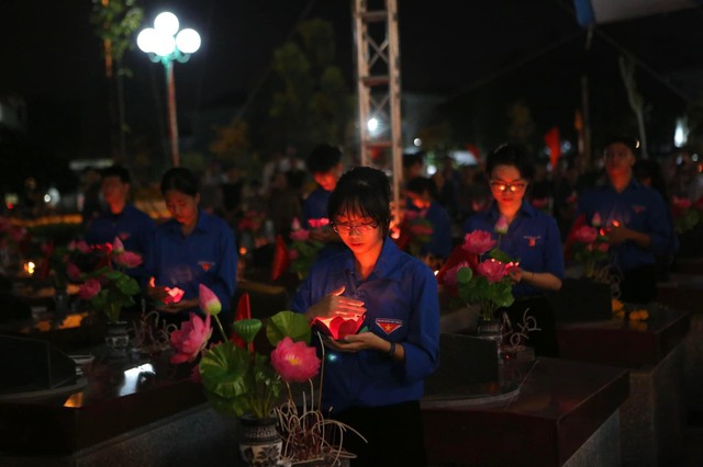 Phóng sự ảnh:  Tuổi trẻ Mê Linh tri ân các Anh hùng Liệt sỹ - Ảnh 1.