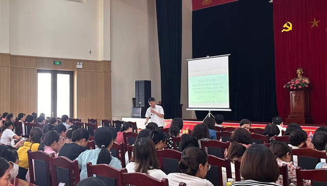 TỔ CHỨC BỒI DƯỠNG CHÍNH TRỊ HÈ CHO CÁN BỘ QUẢN LÝ, GIÁO VIÊN NĂM 2023 - Ảnh 2. TỔ CHỨC BỒI DƯỠNG CHÍNH TRỊ HÈ CHO CÁN BỘ QUẢN LÝ, GIÁO VIÊN NĂM 2023 - Ảnh 2.