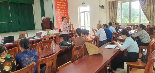 Phòng giao dịch NHCSXH huyện Mê Linh triển triển khai văn bản 5814/NHCS-HTQT-TT ngày 25/07/2023 về triển khai chương trình giáo dục số cho khách hàng của NHCSXH tại xã Tráng Việt. - Ảnh 2.