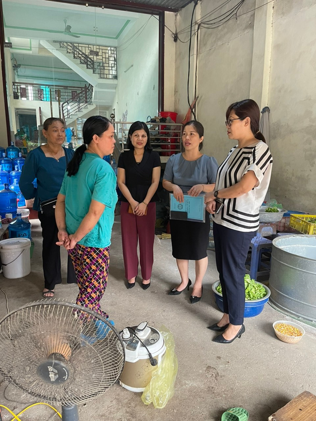 Hội nghị Kiểm tra, giám sát của Ban đại diện Hội đồng quản trị Ngân hàng chính sách xã hội thành phố Hà Nội làm việc với UBND xã và các đoàn thể xã Tam Đồng trong quá trình triển khai, thực hiện quản lý chính sách tín dụng trên địa bàn xã - Ảnh 3. Hội nghị Kiểm tra, giám sát của Ban đại diện Hội đồng quản trị Ngân hàng chính sách xã hội thành phố Hà Nội làm việc với UBND xã và các đoàn thể xã Tam Đồng trong quá trình triển khai, thực hiện quản lý chính sách tín dụng trên địa bàn xã - Ảnh 3.