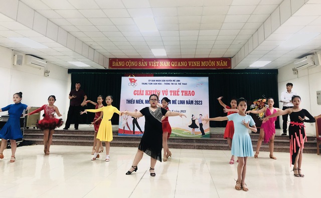 Sôi động sân chơi Khiêu vũ thể thao cho thiếu niên nhi đồng huyện Mê Linh - Ảnh 2. Sôi động sân chơi Khiêu vũ thể thao cho thiếu niên nhi đồng huyện Mê Linh - Ảnh 2.