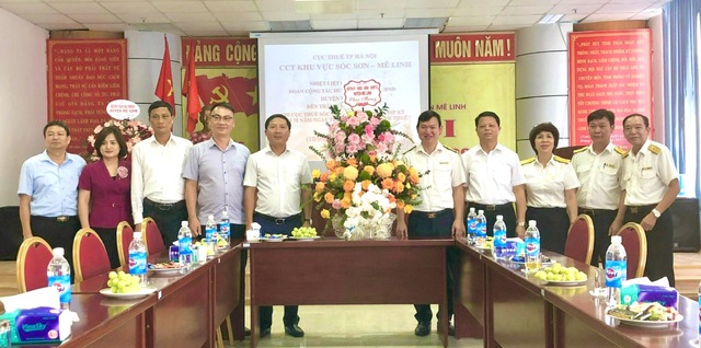 Đồng chí Bí thư Huyện ủy Nguyễn Thanh Liêm thăm, chúc mừng Chi cục Thuế khu vực Sóc Sơn - Mê Linh - Ảnh 1. Đồng chí Bí thư Huyện ủy Nguyễn Thanh Liêm thăm, chúc mừng Chi cục Thuế khu vực Sóc Sơn - Mê Linh - Ảnh 1.