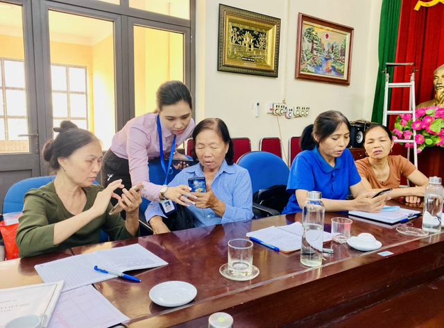 UBND THỊ TRẤN QUANG MINH – NGÂN HÀNG CHÍNH SÁCH XÃ HỘI HUYỆN MÊ LINH TRIỂN KHAI CHƯƠNG TRÌNH GIÁO DỤC SỐ CHO KHÁCH HÀNG - Ảnh 2. UBND THỊ TRẤN QUANG MINH – NGÂN HÀNG CHÍNH SÁCH XÃ HỘI HUYỆN MÊ LINH TRIỂN KHAI CHƯƠNG TRÌNH GIÁO DỤC SỐ CHO KHÁCH HÀNG - Ảnh 2.
