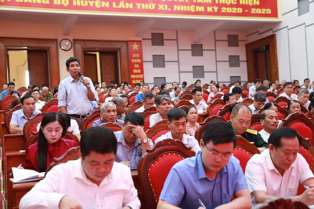 Mê Linh: Người đứng đầu Cấp ủy, Chính quyền đối thoại với Uỷ ban Mặt trận Tổ quốc, các tổ chức chính trị - xã hội và Nhân dân về quản lý đất đai, trật tự xây dựng - Ảnh 3. Mê Linh: Người đứng đầu Cấp ủy, Chính quyền đối thoại với Uỷ ban Mặt trận Tổ quốc, các tổ chức chính trị - xã hội và Nhân dân về quản lý đất đai, trật tự xây dựng - Ảnh 3.