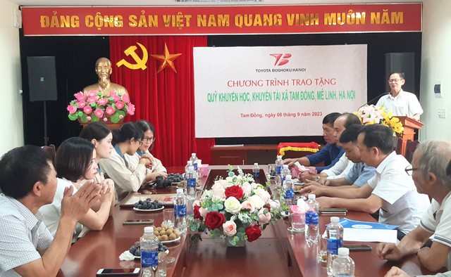 Công ty TOYOTA Boshoku Hà Nội trao tặng 15 triệu đồng cho Quỹ khuyến học xã Tam Đồng - Ảnh 1.