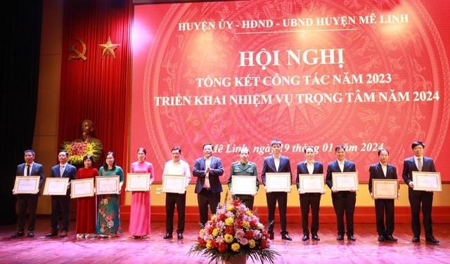 Huyện ủy, HĐND, UBND huyện Mê Linh tổng kết công tác năm 2023, triển khai nhiệm vụ trọng tâm năm 2024- Ảnh 1. Huyện ủy, HĐND, UBND huyện Mê Linh tổng kết công tác năm 2023, triển khai nhiệm vụ trọng tâm năm 2024- Ảnh 1.