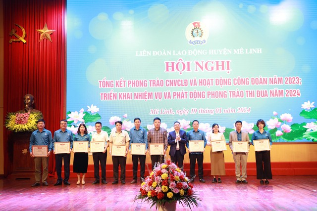 Mê Linh tổng kết phong trào CNVCLĐ và hoạt động công đoàn năm 2023; phát động phong trào thi đua năm 2024 và Chương trình "Tết sum vầy Xuân chia sẻ" năm 2024- Ảnh 2. Mê Linh tổng kết phong trào CNVCLĐ và hoạt động công đoàn năm 2023; phát động phong trào thi đua năm 2024 và Chương trình "Tết sum vầy Xuân chia sẻ" năm 2024- Ảnh 2.