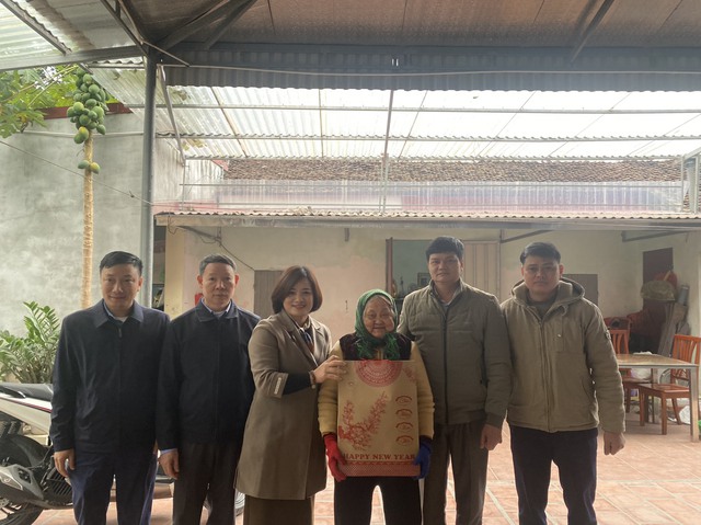 Thị trấn Quang Minh tổ chức hội nghị trao quà tết nhân dịp Tết Nguyên đán Giáp Thìn, năm 2024 bằng nguồn xã hội hóa- Ảnh 14. Thị trấn Quang Minh tổ chức hội nghị trao quà tết nhân dịp Tết Nguyên đán Giáp Thìn, năm 2024 bằng nguồn xã hội hóa- Ảnh 14.