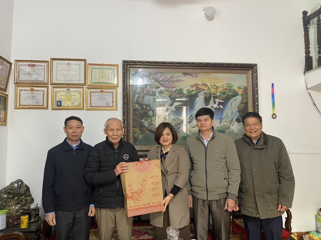 Thị trấn Quang Minh tổ chức hội nghị trao quà tết nhân dịp Tết Nguyên đán Giáp Thìn, năm 2024 bằng nguồn xã hội hóa- Ảnh 15. Thị trấn Quang Minh tổ chức hội nghị trao quà tết nhân dịp Tết Nguyên đán Giáp Thìn, năm 2024 bằng nguồn xã hội hóa- Ảnh 15.