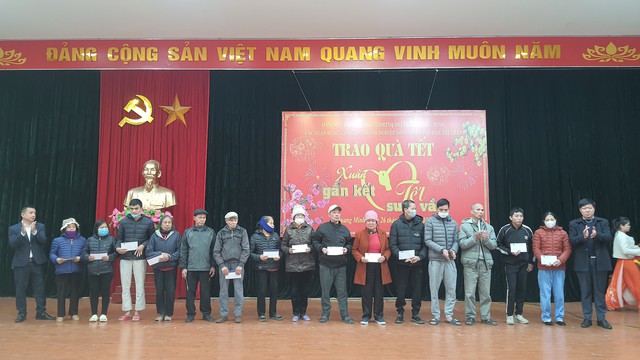 Thị trấn Quang Minh tổ chức hội nghị trao quà tết nhân dịp Tết Nguyên đán Giáp Thìn, năm 2024 bằng nguồn xã hội hóa- Ảnh 11. Thị trấn Quang Minh tổ chức hội nghị trao quà tết nhân dịp Tết Nguyên đán Giáp Thìn, năm 2024 bằng nguồn xã hội hóa- Ảnh 11.