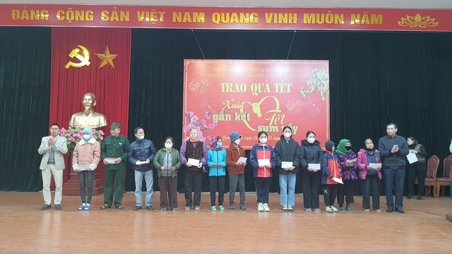 Thị trấn Quang Minh tổ chức hội nghị trao quà tết nhân dịp Tết Nguyên đán Giáp Thìn, năm 2024 bằng nguồn xã hội hóa- Ảnh 6. Thị trấn Quang Minh tổ chức hội nghị trao quà tết nhân dịp Tết Nguyên đán Giáp Thìn, năm 2024 bằng nguồn xã hội hóa- Ảnh 6.