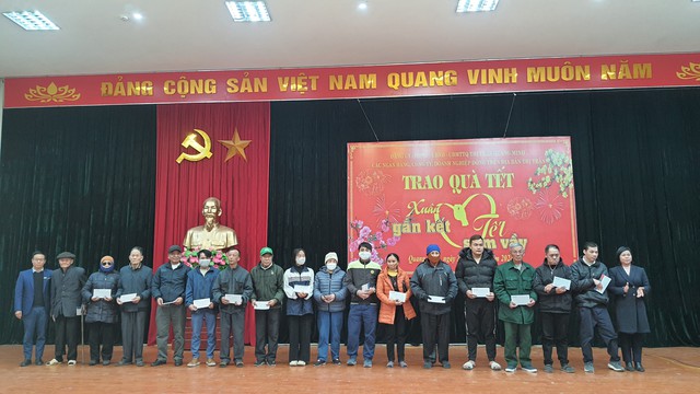 Thị trấn Quang Minh tổ chức hội nghị trao quà tết nhân dịp Tết Nguyên đán Giáp Thìn, năm 2024 bằng nguồn xã hội hóa- Ảnh 7. Thị trấn Quang Minh tổ chức hội nghị trao quà tết nhân dịp Tết Nguyên đán Giáp Thìn, năm 2024 bằng nguồn xã hội hóa- Ảnh 7.