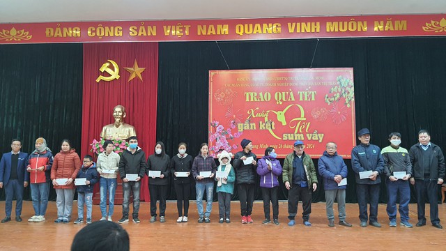 Thị trấn Quang Minh tổ chức hội nghị trao quà tết nhân dịp Tết Nguyên đán Giáp Thìn, năm 2024 bằng nguồn xã hội hóa- Ảnh 8. Thị trấn Quang Minh tổ chức hội nghị trao quà tết nhân dịp Tết Nguyên đán Giáp Thìn, năm 2024 bằng nguồn xã hội hóa- Ảnh 8.