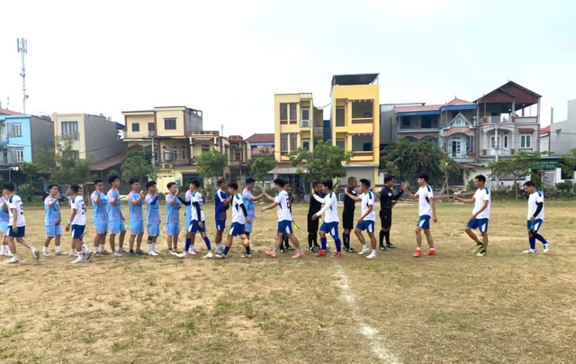 Hấp dẫn các trận thi đấu tại Giải bóng đá tranh Cup Hai Bà Trưng huyện Mê Linh lần thứ III năm 2024- Ảnh 2.