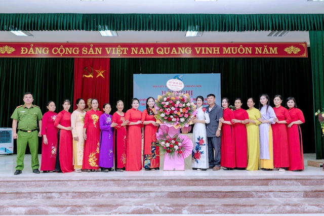 Hội Liên hiệp Phụ nữ xã Hoàng Kim tổ chức hội nghị: Kỷ niệm 94 năm thành lập hội LHPN Việt Nam và ngày Phụ nữ Việt Nam 20/10. Tổng kết công tác Hội Phụ nữ và hoạt động TYM năm 2024; phương hướng, nhiệm vụ công tác hội Phụ nữ và hoạt động TYM năm 2025.- Ảnh 10.