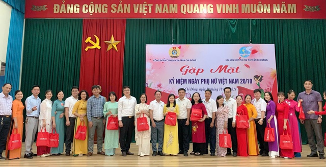 Công đoàn cơ quan – Hội LHPN thị trấn Chi Đông tổ chức gặp mặt kỷ niệm Ngày Phụ nữ Việt Nam 20/10
“Chương trình cắm hoa nghệ thuật chúc mừng Ngày Phụ nữ Việt Nam 20/10”
- Ảnh 3.