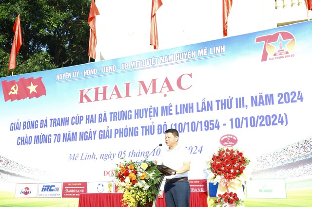 Khai mạc Giải bóng đá tranh Cúp Hai Bà Trưng huyện Mê Linh lần thứ III, năm 2024- Ảnh 3. Khai mạc Giải bóng đá tranh Cúp Hai Bà Trưng huyện Mê Linh lần thứ III, năm 2024- Ảnh 3.