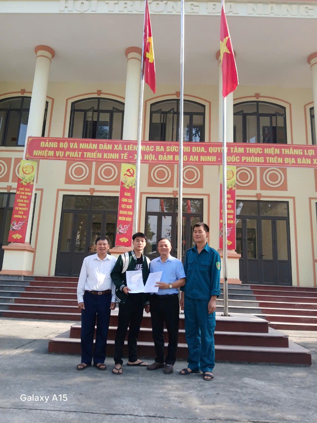 Nhiều thanh niên xã Liên Mạc tình nguyện nhập ngũ năm 2024, nguyện cống hiến sức trẻ cho Tổ quốc- Ảnh 2. Nhiều thanh niên xã Liên Mạc tình nguyện nhập ngũ năm 2024, nguyện cống hiến sức trẻ cho Tổ quốc- Ảnh 2.