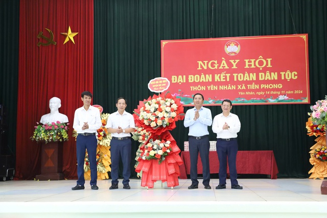 Giám đốc Công an thành phố Hà Nội Nguyễn Hải Trung dự Ngày hội Đại đoàn kết toàn dân tộc tại thôn Yên Nhân, xã Tiền Phong, huyện Mê Linh- Ảnh 1.