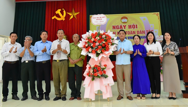 Giám đốc Công an thành phố Hà Nội Nguyễn Hải Trung dự Ngày hội Đại đoàn kết toàn dân tộc tại thôn Yên Nhân, xã Tiền Phong, huyện Mê Linh- Ảnh 3.