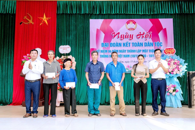 Ngày hội đại đoàn kết toàn dân tộc tại các thôn trên địa bàn xã Hoàng Kim, Nhân kỷ niệm 94 năm ngày Thành lập Mặt trận Tổ quốc Việt Nam ( 18/11/1930 – 18/11/2024).- Ảnh 5.