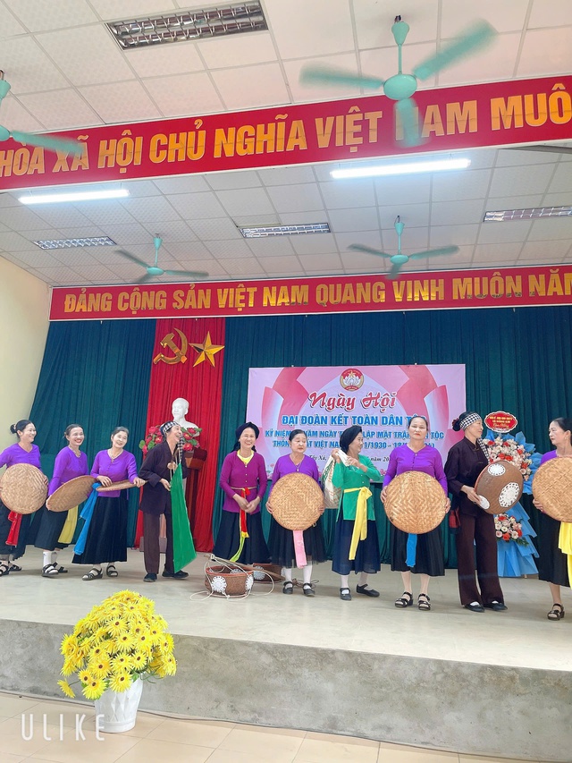 Ngày hội đại đoàn kết toàn dân tộc tại các thôn trên địa bàn xã Hoàng Kim, Nhân kỷ niệm 94 năm ngày Thành lập Mặt trận Tổ quốc Việt Nam ( 18/11/1930 – 18/11/2024).- Ảnh 11.