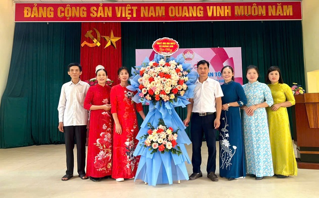 Ngày hội đại đoàn kết toàn dân tộc tại các thôn trên địa bàn xã Hoàng Kim, Nhân kỷ niệm 94 năm ngày Thành lập Mặt trận Tổ quốc Việt Nam ( 18/11/1930 – 18/11/2024).- Ảnh 7.