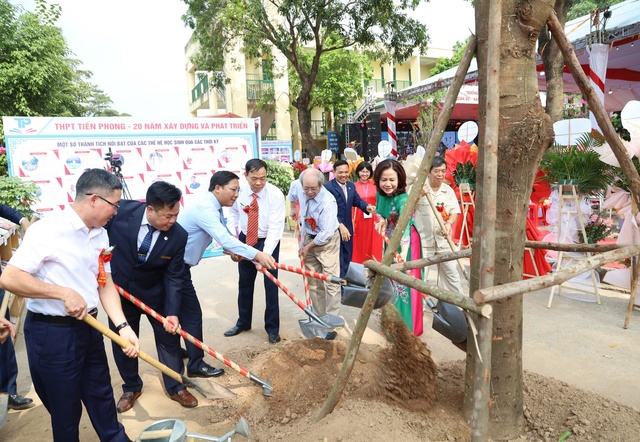 Mê Linh: Trường THPT Tiền Phong và Trường THCS Trưng Vương kỷ niệm 20 năm thành lập- Ảnh 3.