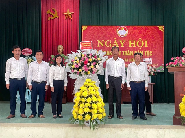 Đồng chí Lỗ Xuân Hòa - Ủy viên ban thường vụ Huyện ủy, Chủ nhiệm ủy ban kiểm tra Huyện Ủy về dự ''Ngày hội toàn dân đoàn kết dân tộc'' thôn Yên Mạc, năm 2024.- Ảnh 3.