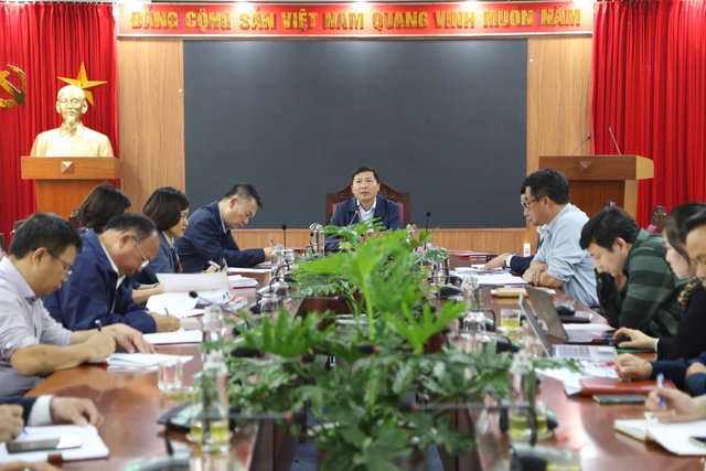 Huyện ủy Mê Linh nghe báo cáo về công tác vệ sinh môi trường- Ảnh 1. Huyện ủy Mê Linh nghe báo cáo về công tác vệ sinh môi trường- Ảnh 1.