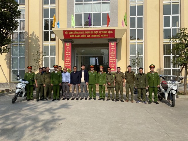 Công an xã ra quân đợt cao điểm tấn công, trấn áp tội phạm bảo đảm ANTT, bảo vệ Tết Nguyên đán Ất Tỵ 2025- Ảnh 1. Công an xã ra quân đợt cao điểm tấn công, trấn áp tội phạm bảo đảm ANTT, bảo vệ Tết Nguyên đán Ất Tỵ 2025- Ảnh 1.
